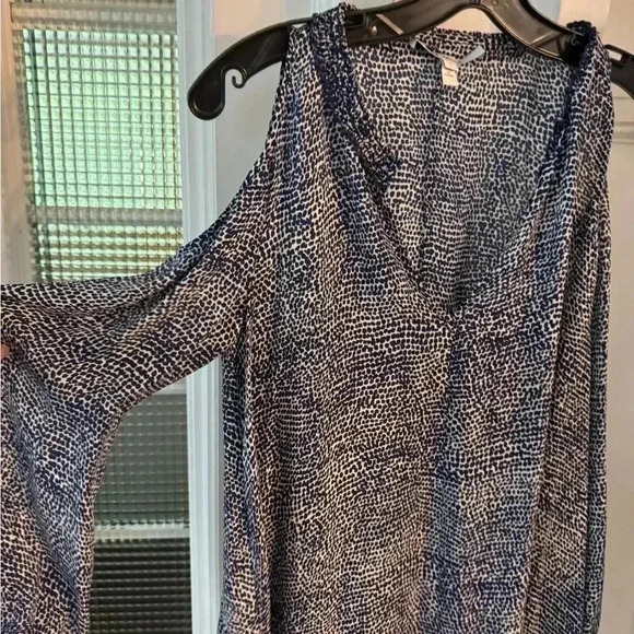 Derek Lam women’s blue & white silk blouse cold shoulders size 8 - Picture 5 of 8